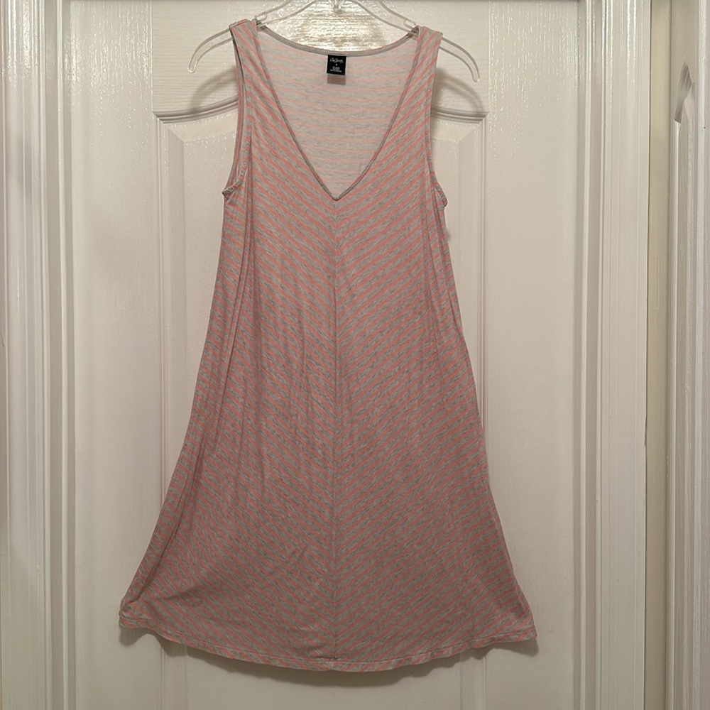 City Streets Women’s V Neck Sleeveless Dress Light Gray & Coral Stripes.  Size S